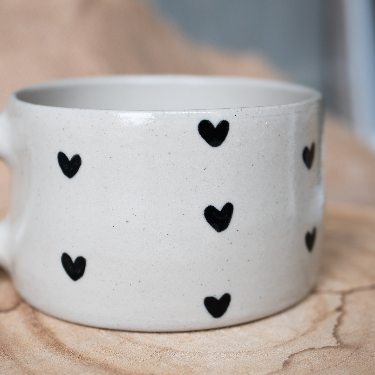 Tasse cœurs noirs