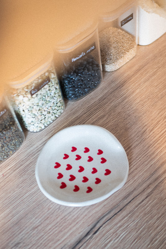 Repose-cuillère cœurs rouges